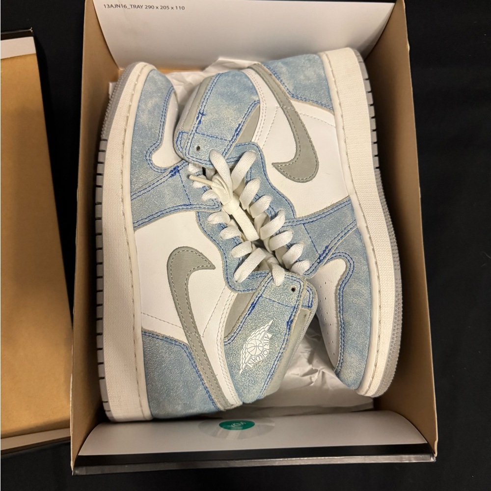 Nike Air Jordan 1 High “Hyper Royal” GS Size 5.5y